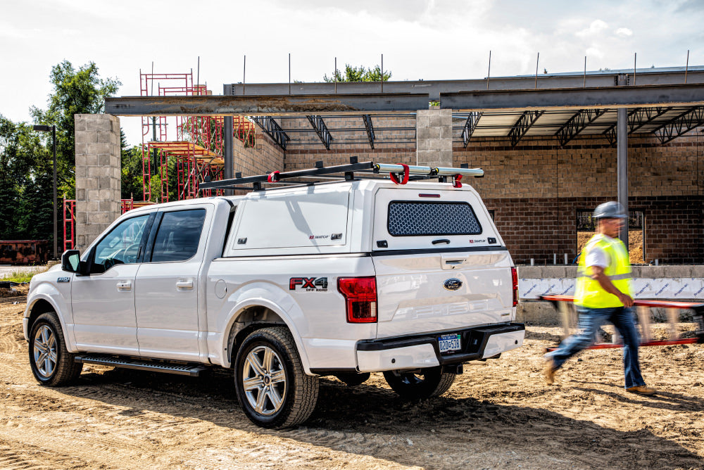 Piattaforma di carico in alluminio 6005 con rulli e guide a T - Rullo a cremagliera commerciale 1900 x 1356 mm Dodge RAM 1500 [2019 - ] Ford F-150 [2015 - 2021] Chevrolet Silverado [2019 - ] Toyota Tundra [2007 - 2021]